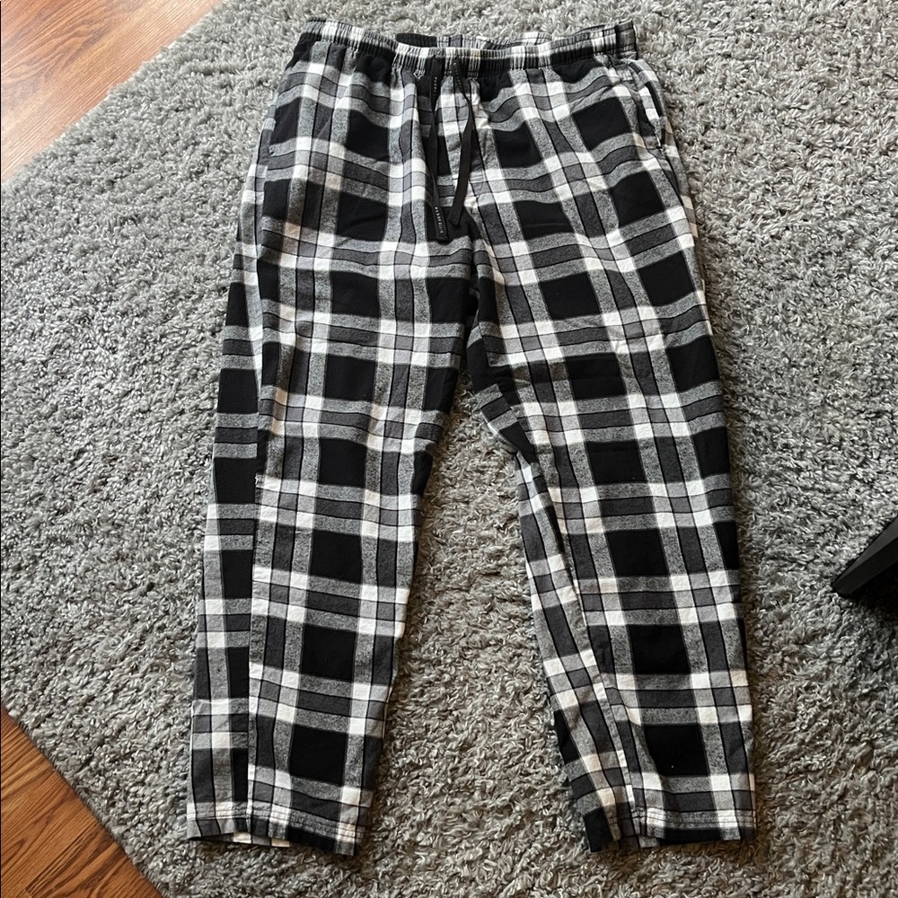 Perry Ellis Black and White Plaid Lounge Wear/Pajama Pants - XL
